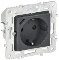 IEK SKANDY Титан Розетка с/з с защитными шторками 16А с USB C 18Вт SK-R17T SK-R14-16-U14-018-K48 фото