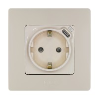 Legrand Etika Слоновая кость  Розетка с/з со шт. 16А 250В с USB тип C 1500мА 7,5Вт безвинтовые зажимы 672388 фото