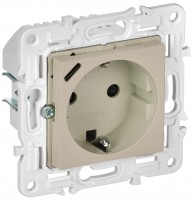 IEK SKANDY Бежевый Розетка с/з с защитными шторками 16А с USB C 18Вт SK-R17B SK-R14-16-U14-018-K10 фото