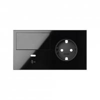 Simon 100 Черный глянец Кит 2 поста, фронт. Накладка на 1 роз.Schuko (лев) + 1 з/у USB C + 1 клав.выкл-ля 10020255-138 фото