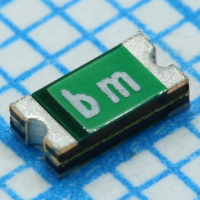 0ZCJ0050AF2E Предохранитель восстанавливаемый (PTC) 0.5A(удержание) 1A(отключение) 24В постоянного тока 100A 0.6Вт 0.1сек 0.15Ом для поверхностного монтажа BEL pe601121 фото