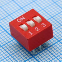L-KLS7-DST-03-R-00 DIP-переключатель 3 группы красный монтаж в отверстие шаг 2.54мм 0.025A 24В с выступающим движком KLS pe771145 фото