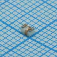 B82498F3120J000 Катушка индуктивности SMD высокочастотная проволочная литая 0.012мкГн ±5% 250МГц 50Q-добротность керамика 0.7A 0.09Ом 0805 автомобильного применения лента на катушке TDK-EPCOS pe369341 фото