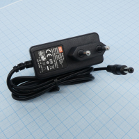 GS15E-2P1J AC-DC, 15Вт, сетевой адаптер, выход 9B/1.66A, вход 90...264B AC 47...63 Гц, 135...370B DC, изоляция 3000B AC, 34x71x50мм, 0...+50°С, евровилка, выходной разъем 11мм, диам. 5.5х2.1мм Mean We pe371410 фото